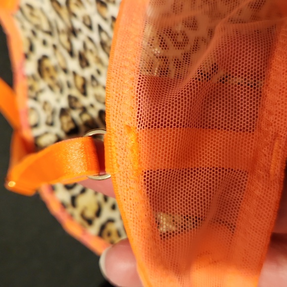 Two Victoria Secret Bras 34C - Picture 4 of 13